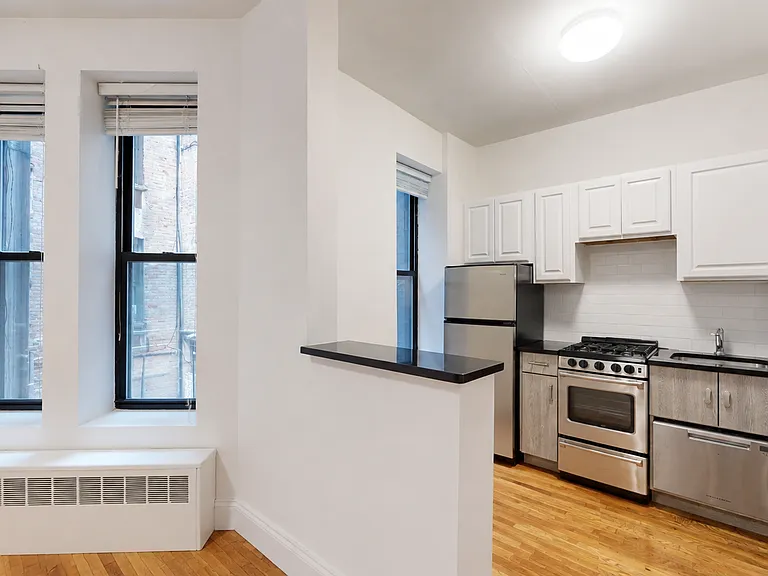 240 Waverly Pl #4 — Photo 3