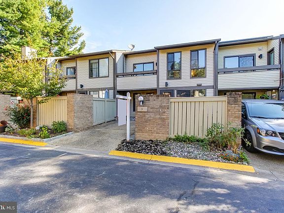 3rd image of 3 Copps Hill Ct