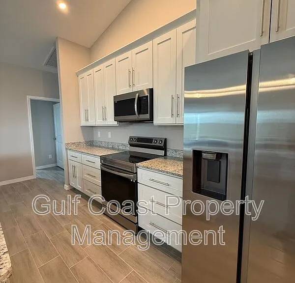 2609 NE 5th Pl — Photo 8