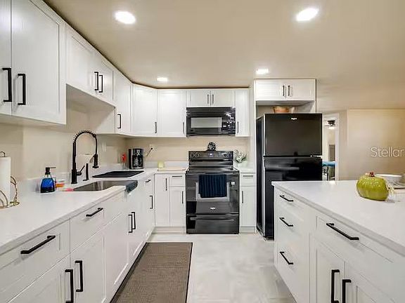 5th image of 7252 Dianne Dr