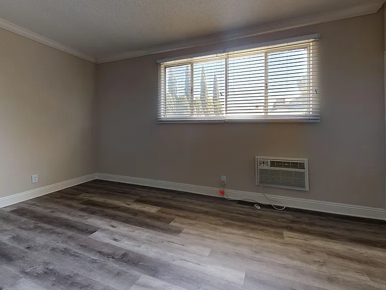 Stanley Gardens Apts - Spacious, Bright and Beatiful One Bedroom! CALL NOW! — Photo 13