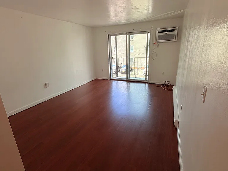 56 Edgeworth St #12 — Photo 4