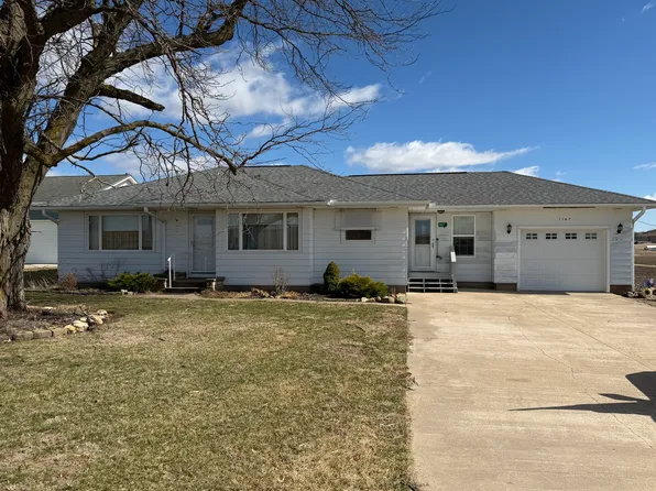 1167 432nd Ave, Clinton, IA 52732