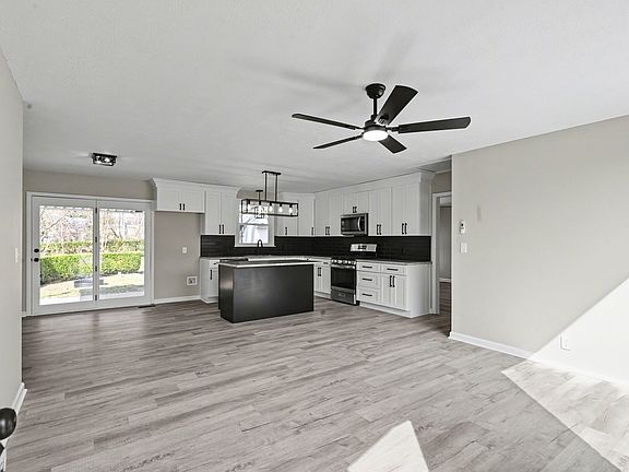 3rd image of 104 N Hillwood Cir
