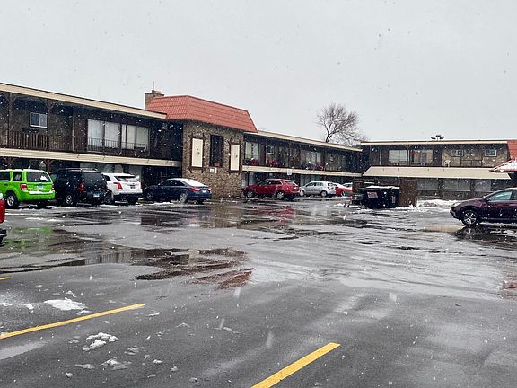 3rd image of 1722 N Mannheim Rd APT 4