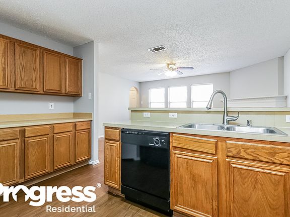 5th image of 529 Berryhill Dr