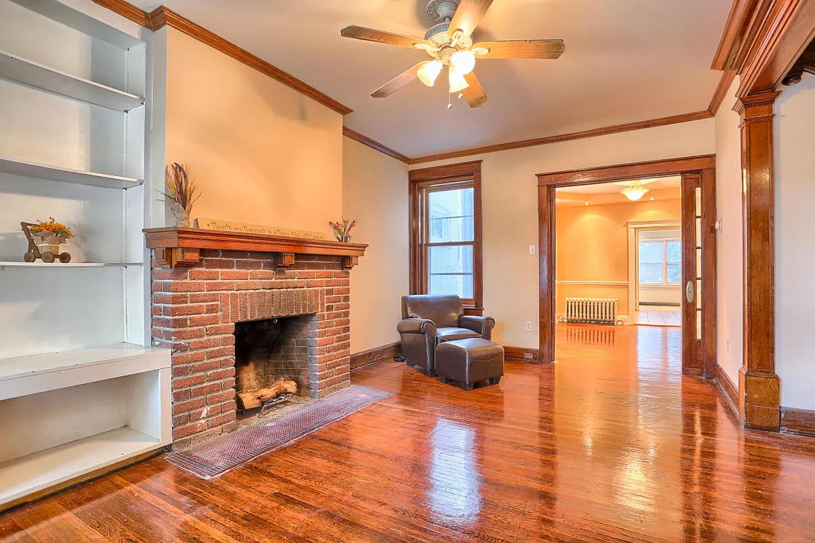 452 E King St photo 1