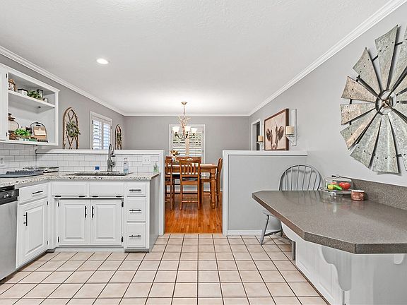 2nd image of 3114 N Warwick Dr