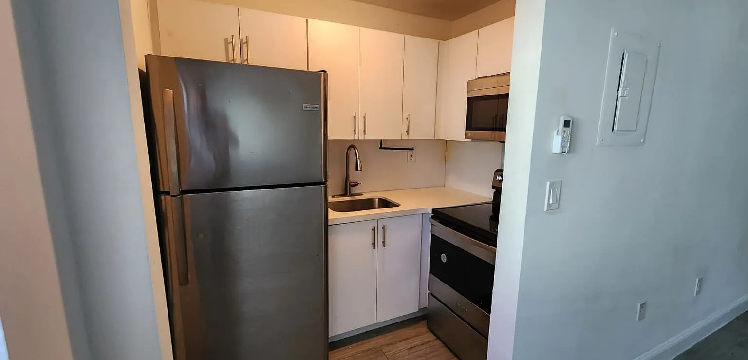 Studio, 400 sqft, $1,200 — Photo 2