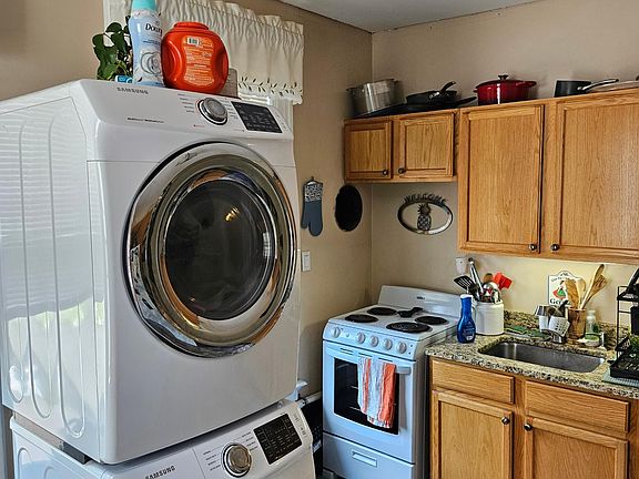 4th image of 66 N Pine Ave #2