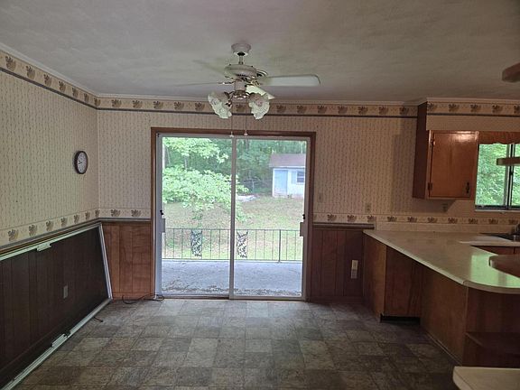 4th image of 3685 Stone Dr SE