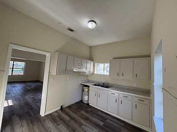 5th image of 909 Wheeler Ave