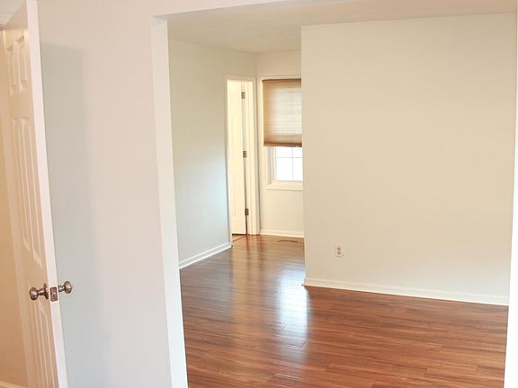 4th image of 1240 Chestnut Dr