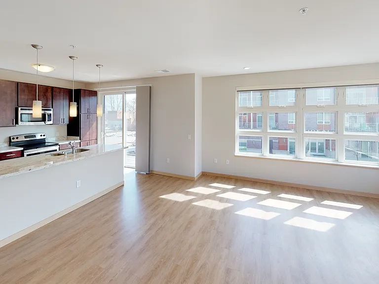 902 Drake St — Photo 101
