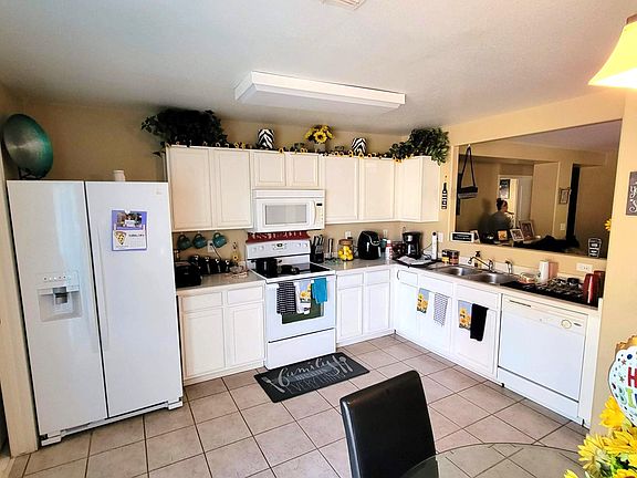 5th image of 2146 E Spruce Dr