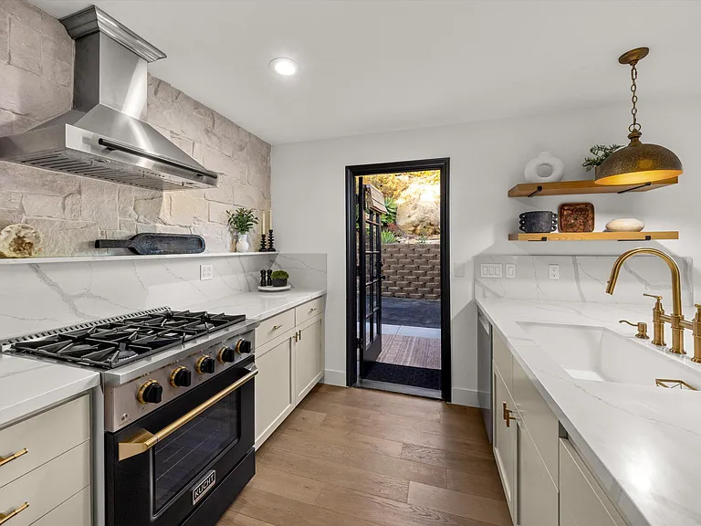 1378 Sycamore Canyon Rd — Photo 9