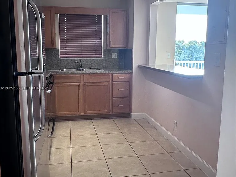 137 Golden Isles Dr #512 — Photo 5