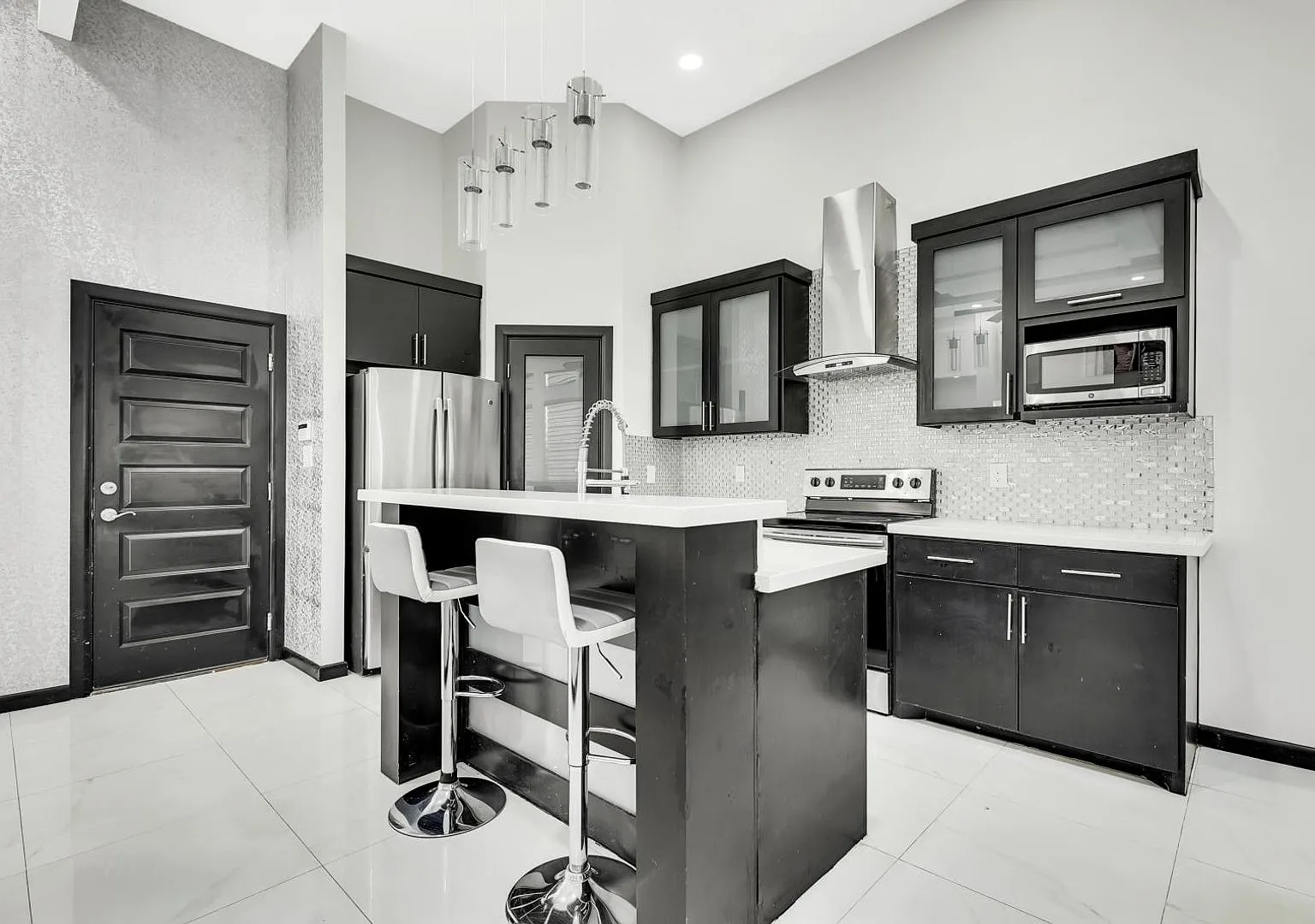 Spacious 3 Bedroom Home In Hidalgo! — Photo 3