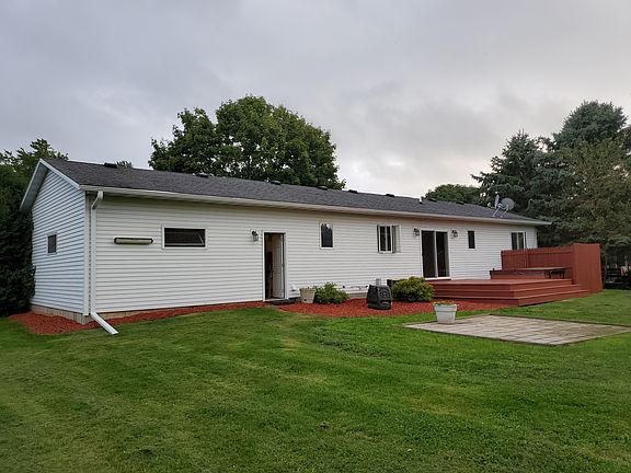 Back yard w/deck & patio 