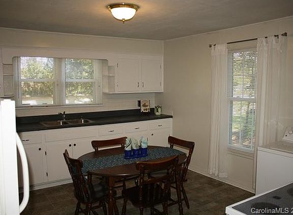 5th image of 403 N Buckoak St