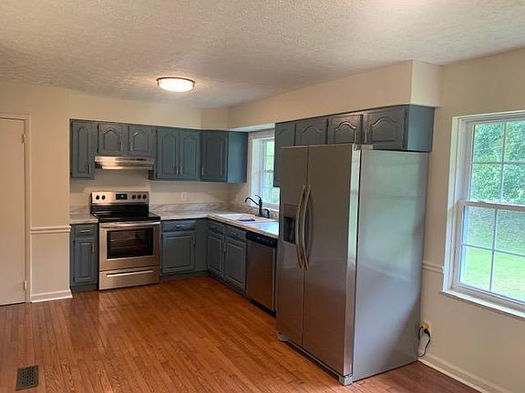 3rd image of 202 Twin Hills Dr