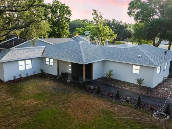 12003 Lake Ridge Rd, Tampa, FL 33618