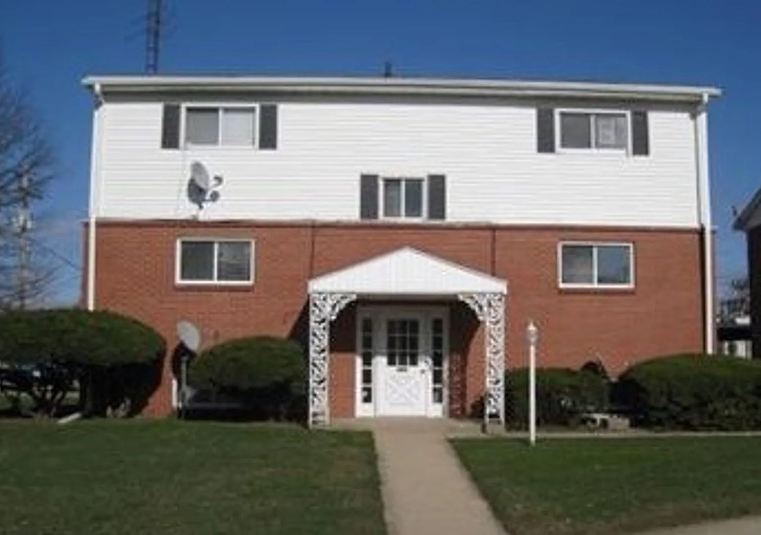 605 Bradley — Photo 1