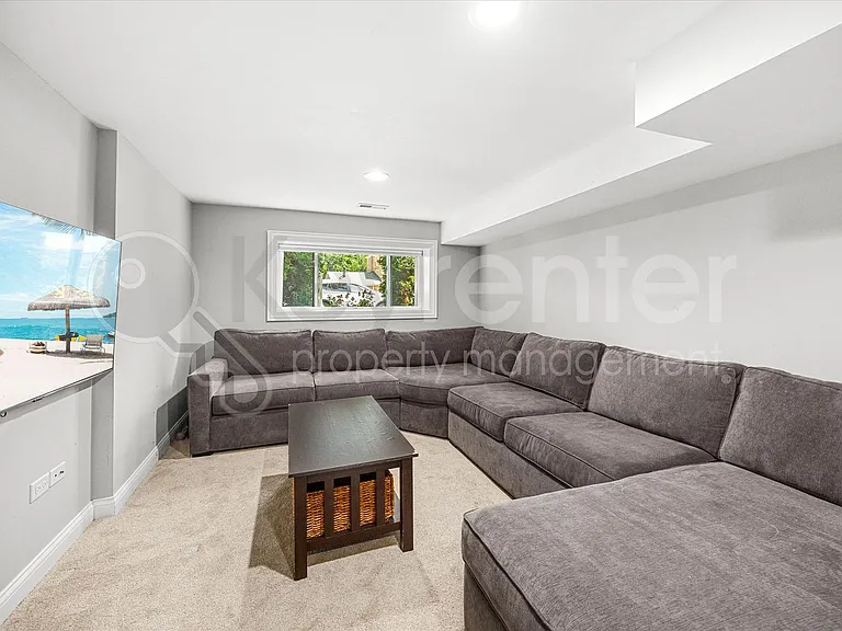 4230 N Oriole Ave — Photo 8