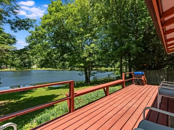 907 Plymouth Lake Dr, Stillwater Twp., NJ 07860
