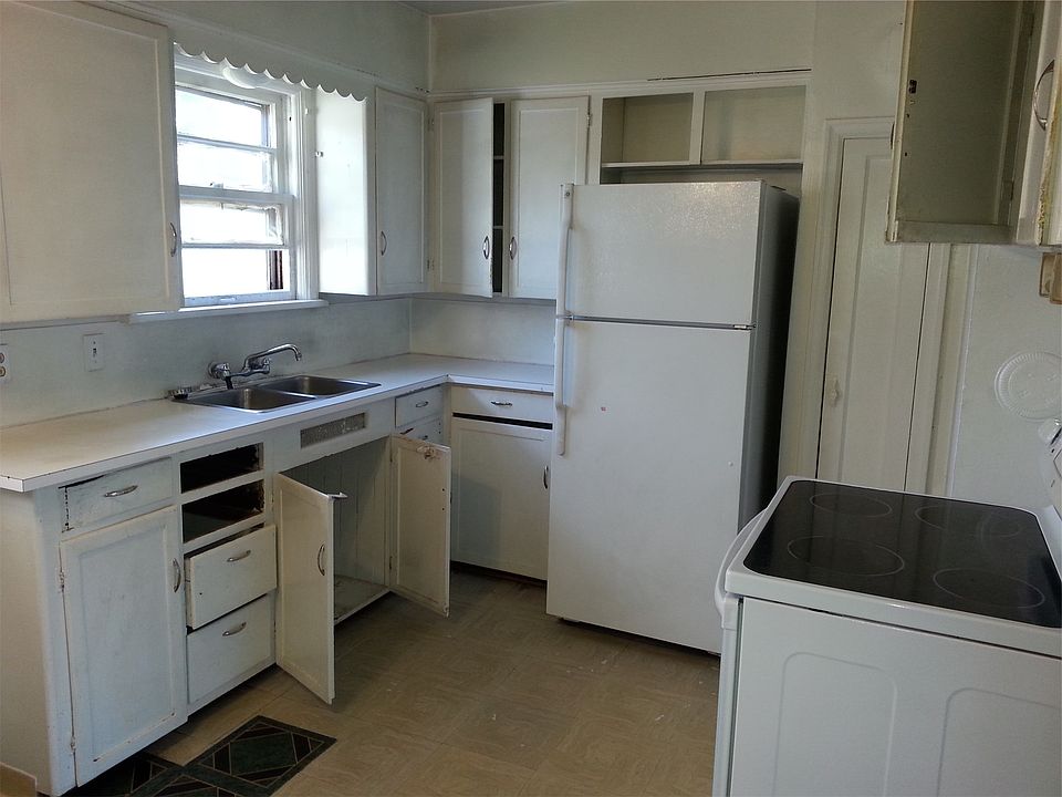 1st image of 604 N 10th Ave