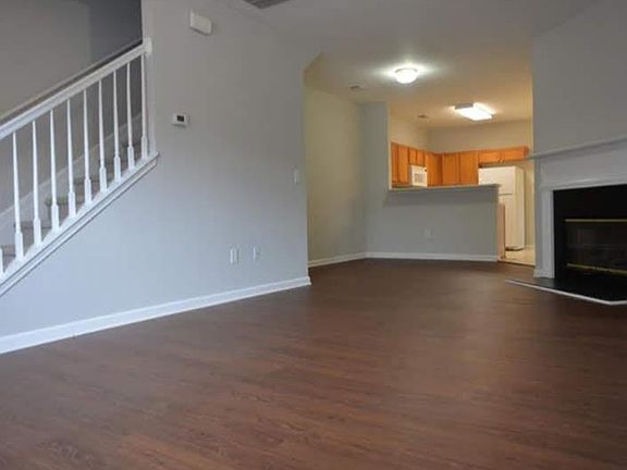 4th image of 3304 Hidden Cove Cir