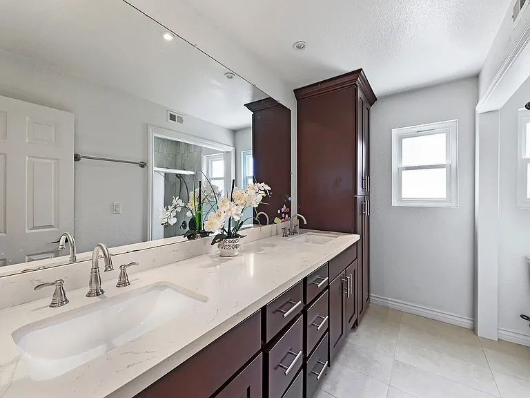 1348 Tabor Ln — Photo 6