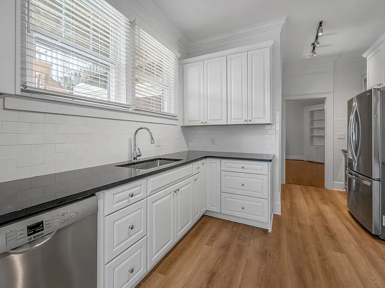 1211 Richmond Rd — Photo 32