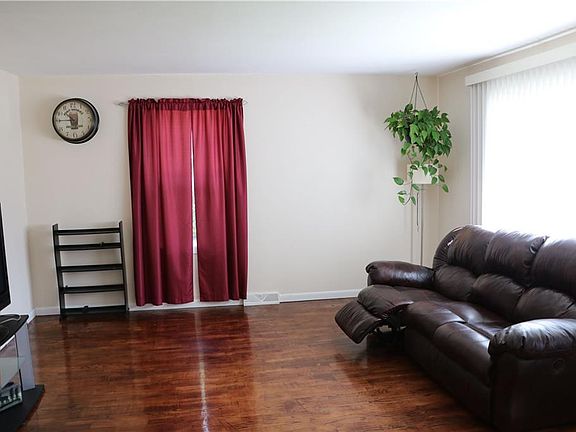 5th image of 118 Washington St