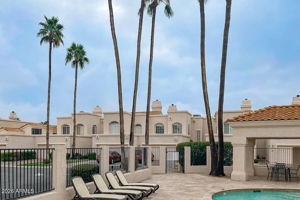 2 bed, 2.0 bath, 1148 sqft, $4,200 — Photo 1
