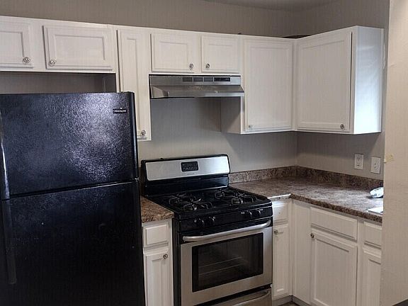 3rd image of 7913 Parkland Dr