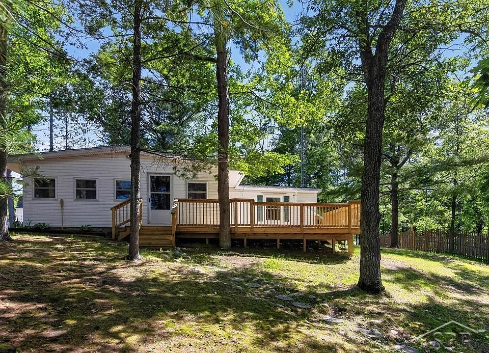 1st image of 7059 Chain Lake Dr