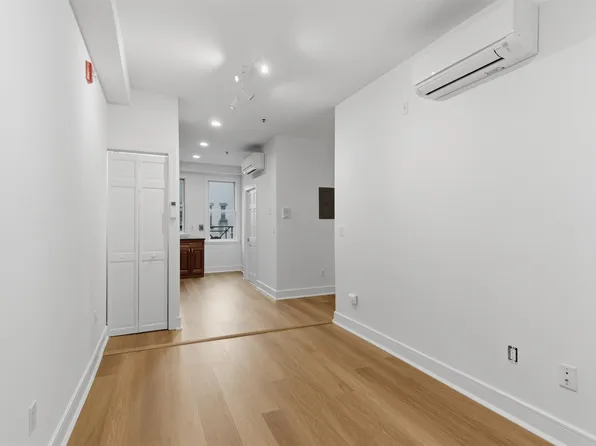 60 Madison Street image 4 of 14