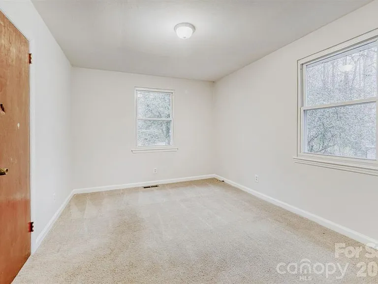 3728 Seaforth Dr — Photo 8