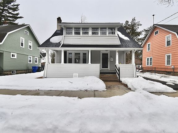 3rd image of 34 Castle St