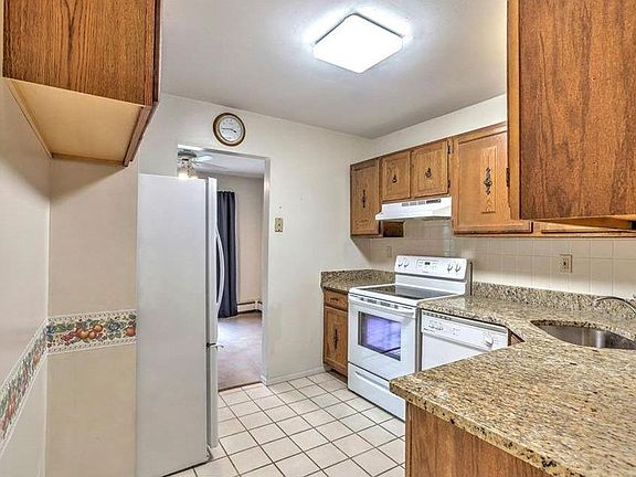 4th image of 2 Heritage Dr Unit C