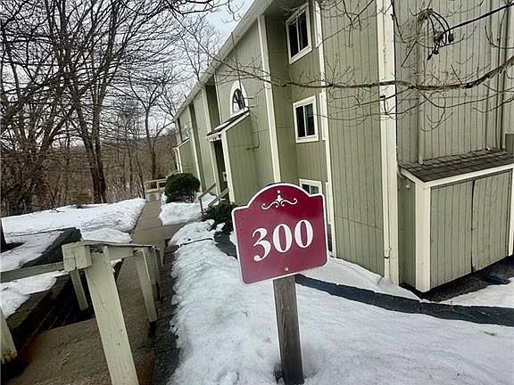 2nd image of 400 New River Rd APT 311