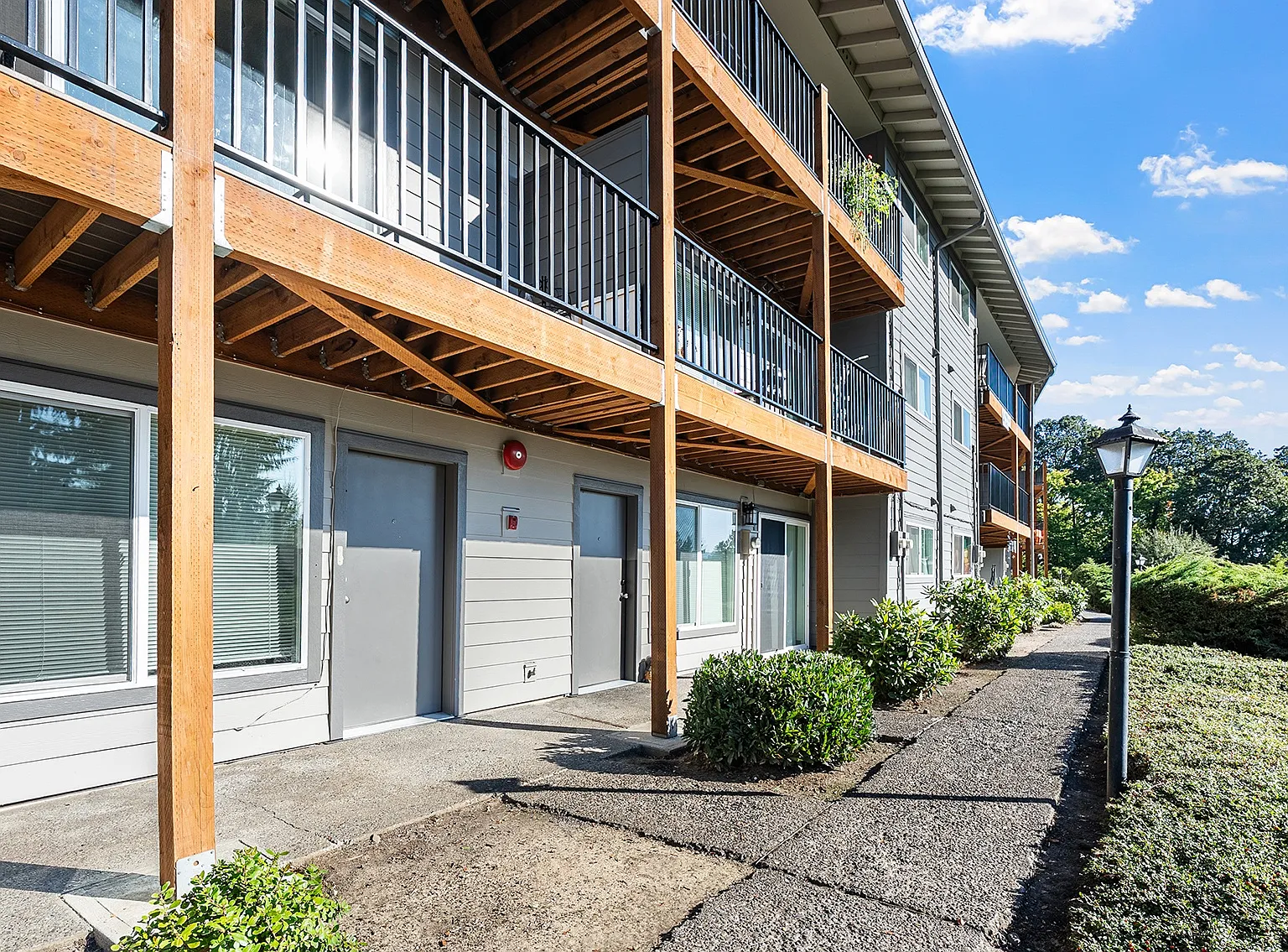Cascade Vista — Photo 2