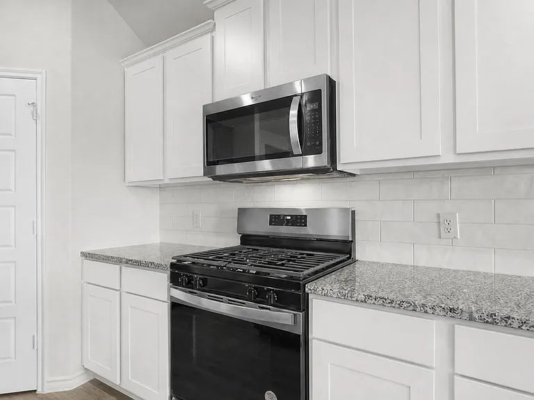 2105 Hunter Ln — Photo 6