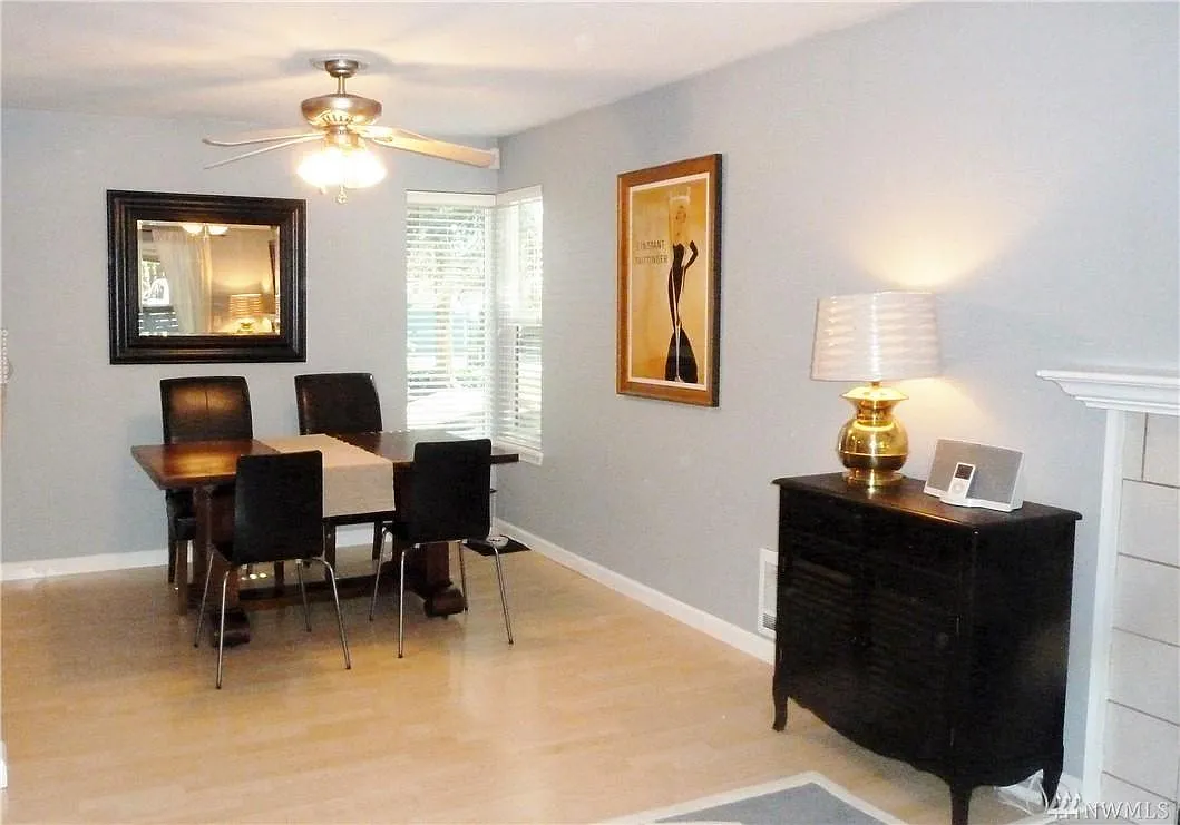 2 bed, 1.5 bath, 921 sqft, $2,500 — Photo 3