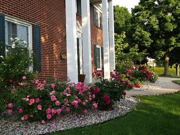 3rd image of 1824 Lake Michigan Dr NW