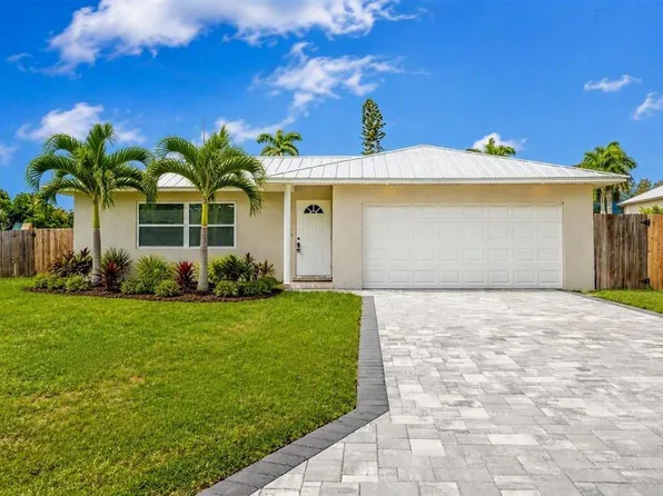 216 24TH STREET NE, BRADENTON, FL 34208