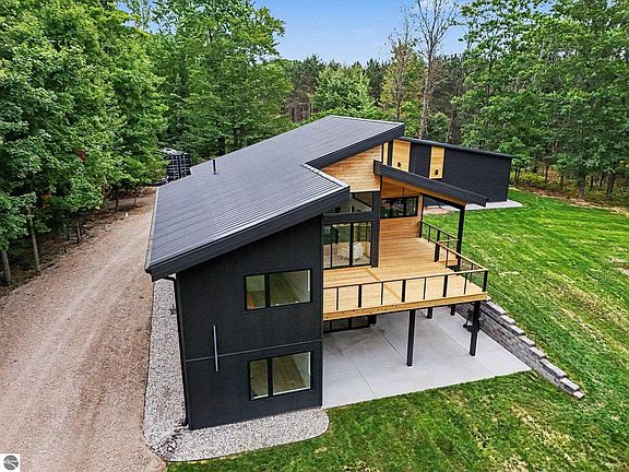 3rd image of 5228 Hanna Rd
