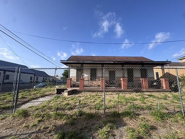 1st image of 215 Cortez St