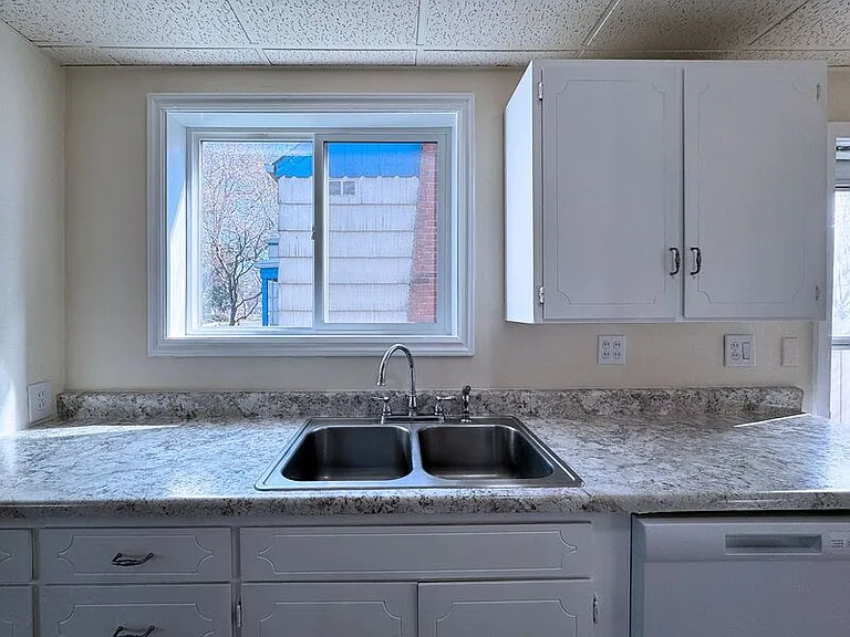 950 Clark St — Photo 16